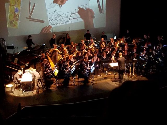 L'Ensemble Musical du Sud et les dessinateurs Domas et Bruno Bessadi. en concert